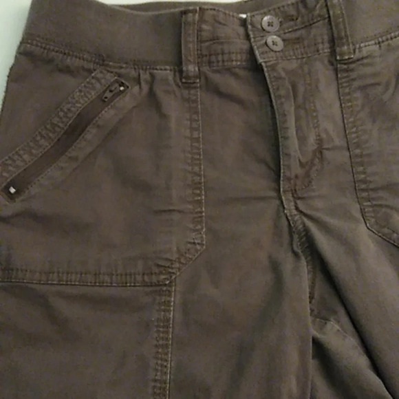 LEE EASY FIT, COTTON, STRETCH, MIDRISE, CAPRI, CARGO PANTS WITH TAB CUFF HEM - Picture 5 of 11